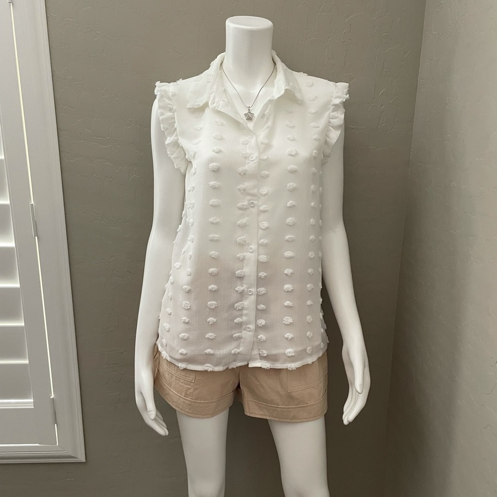 White Button Up Top w/Ruffles on Armholes - Picture 3 of 6